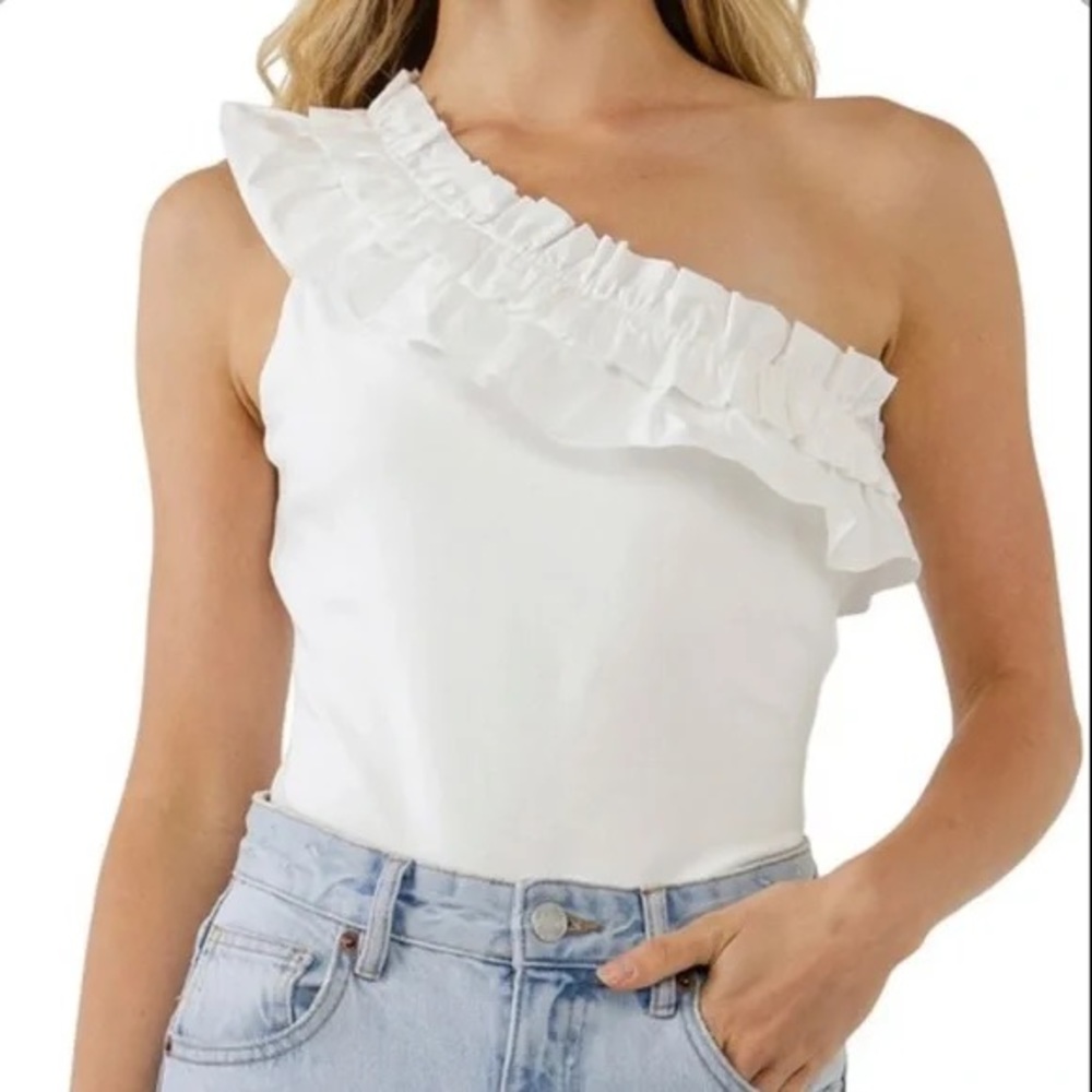 Anthropologie fun and summery one shoulder ruffles 💘